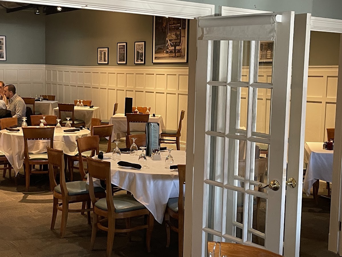 Elizabeth's Bar & Restaurant
