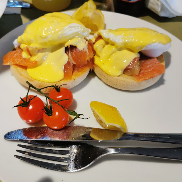 Eggs Benedict