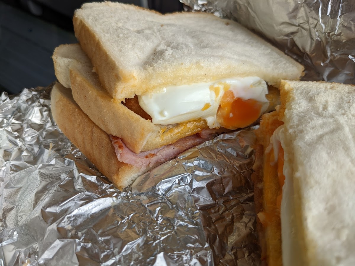 Sullivans Diner - Photo 5