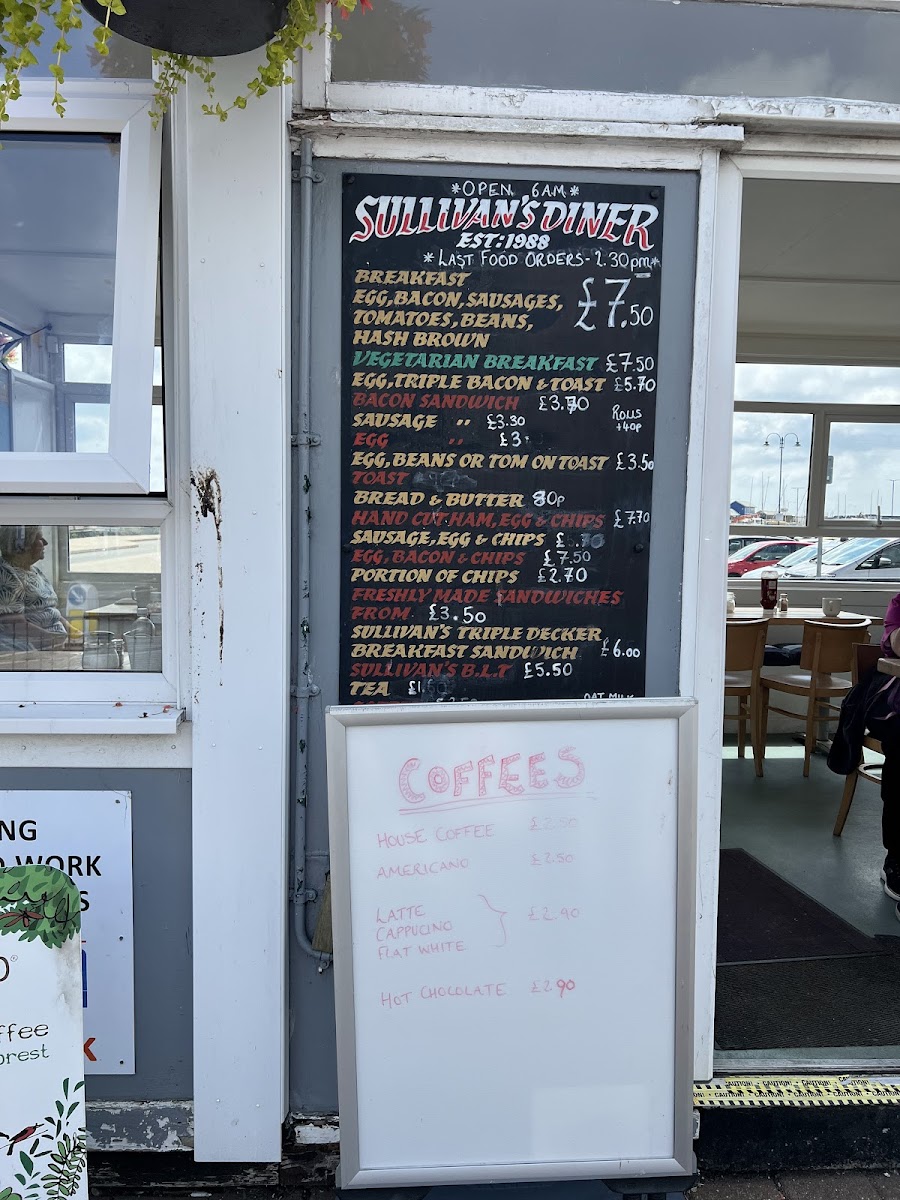 Sullivans Diner - Photo 7