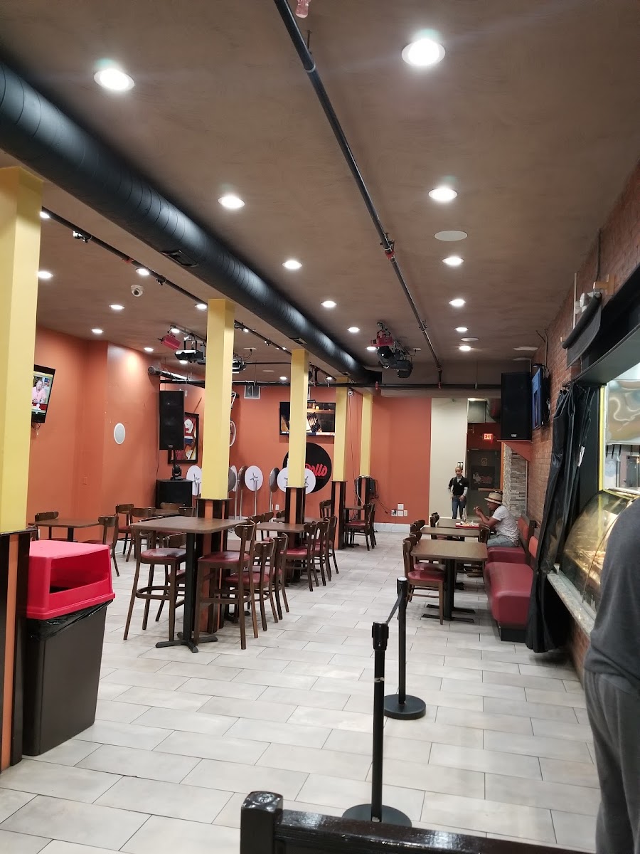 Pollo Lounge and Grill - Photo 4