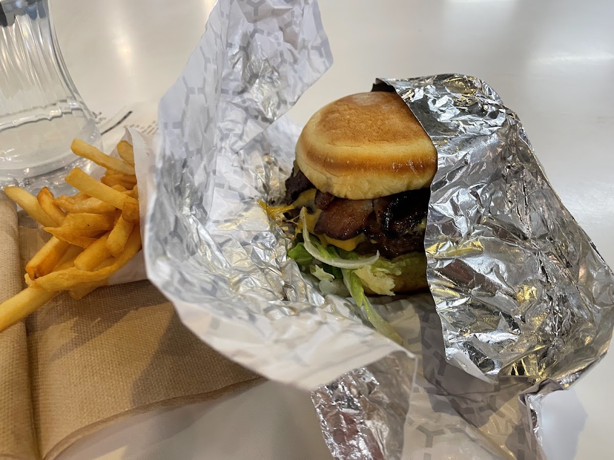R.J. Grunts Burgers - Photo 1
