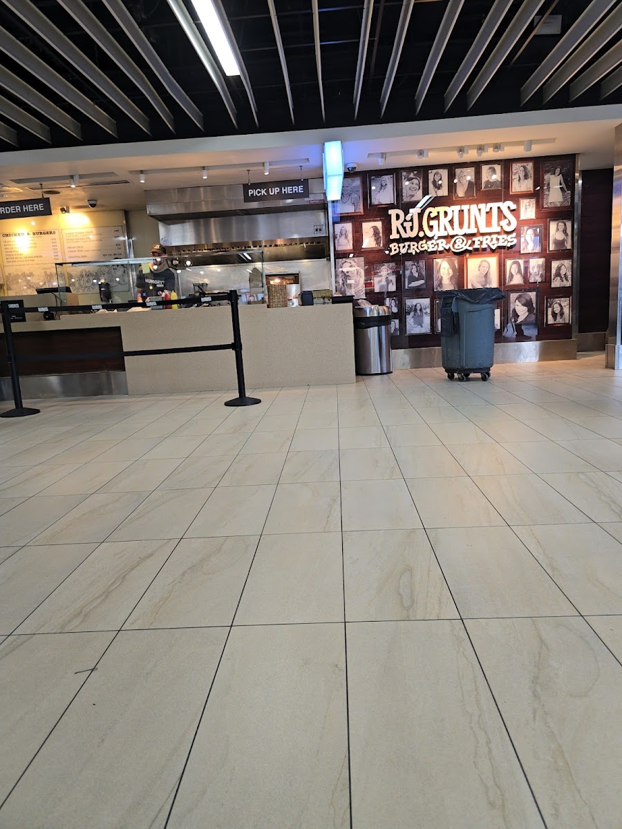 R.J. Grunts Burgers - Photo 2