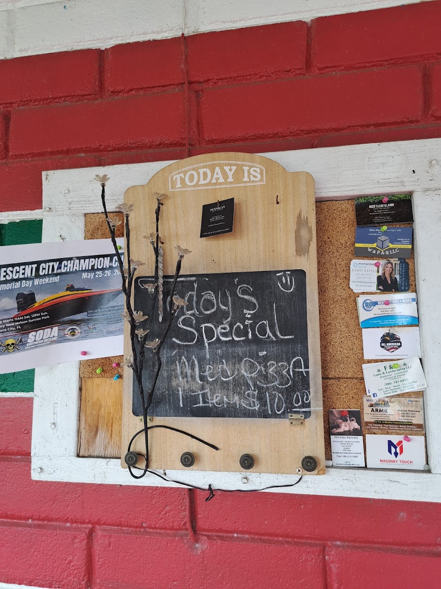 Pomona Park Pizza & Subs - Photo 9