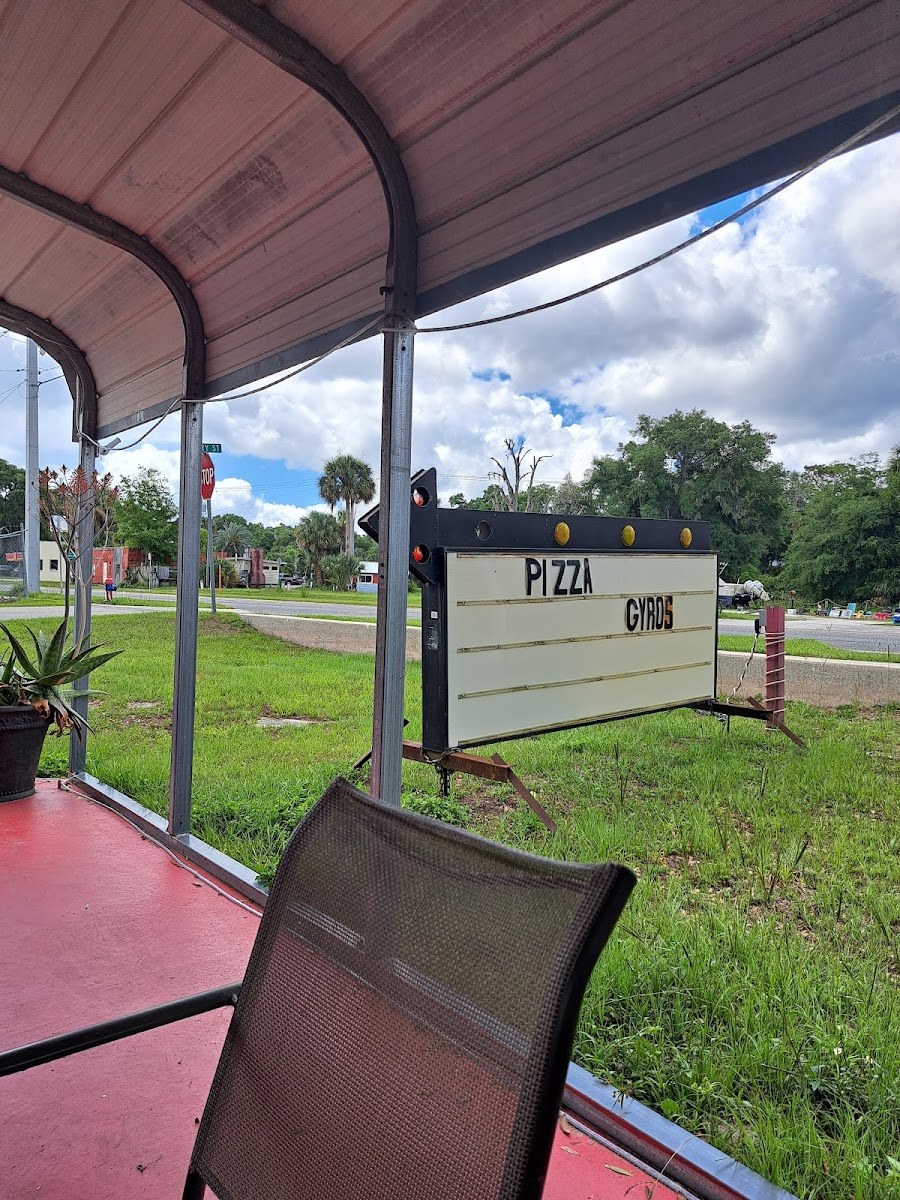 Pomona Park Pizza & Subs - Photo 2