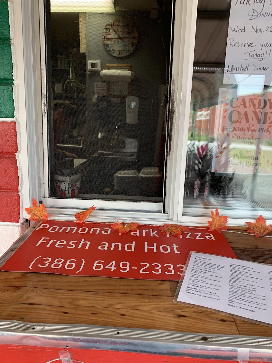 Pomona Park Pizza & Subs - Photo 7