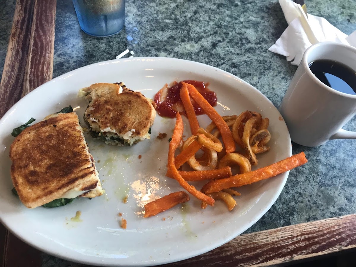 Sunrise Cafe - Photo 7
