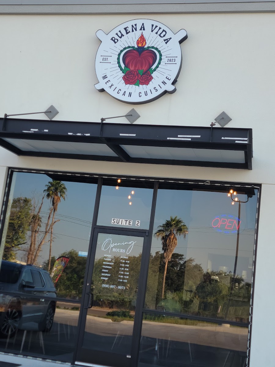 Buena Vida Mexican Cuisine - Photo 2