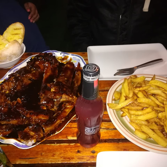 Ribs and Chip with a Bun