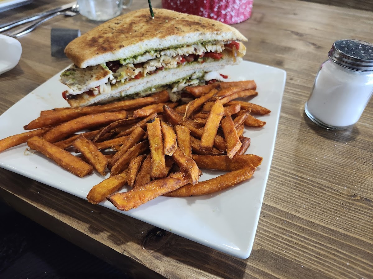 Angie’s Cafe Stockbridge - Photo 3