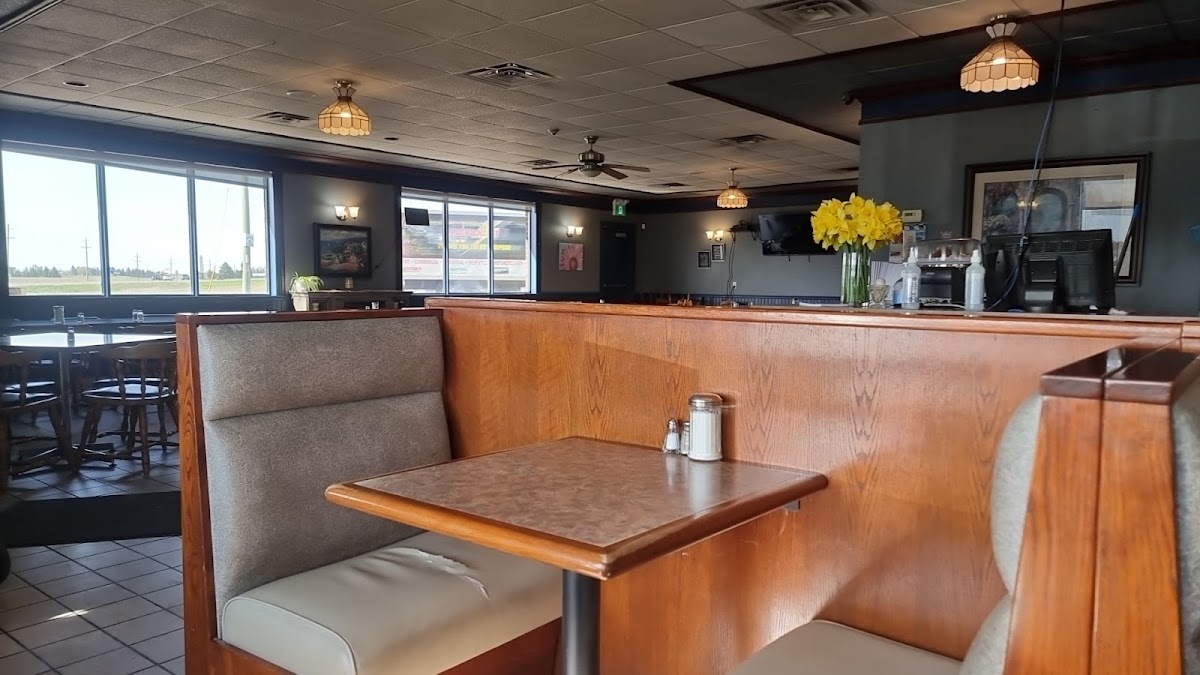 Malibu Restaurant Inc - Photo 3