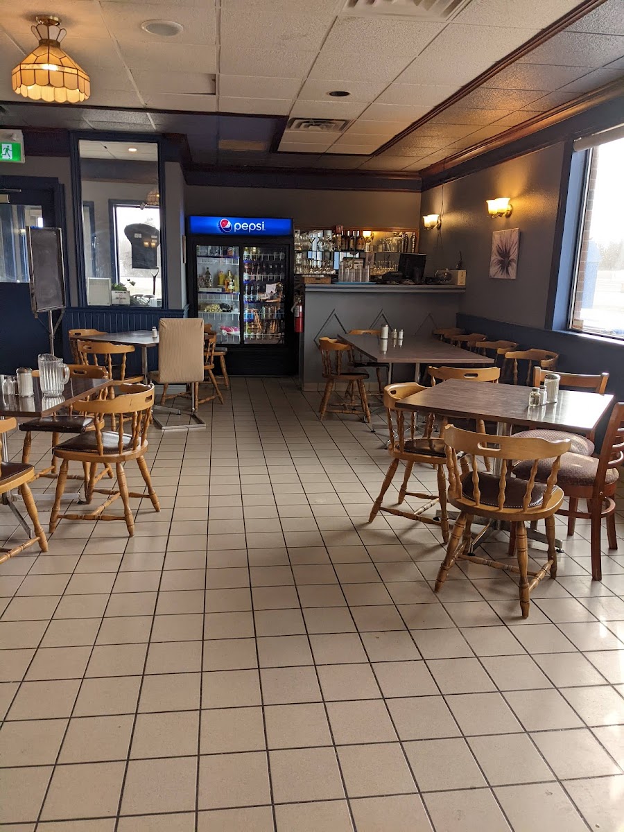 Malibu Restaurant Inc - Photo 8