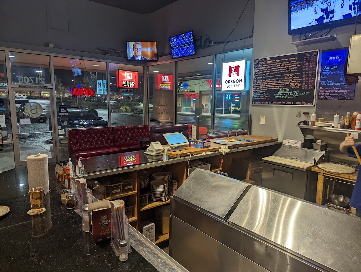 Spectator Pizza & Pub - Photo 3