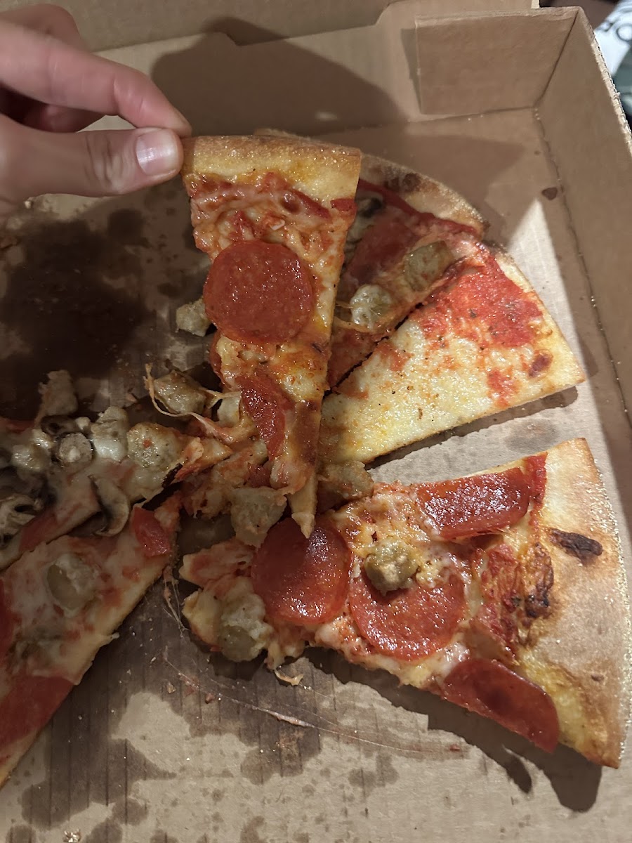 Spectator Pizza & Pub - Photo 4