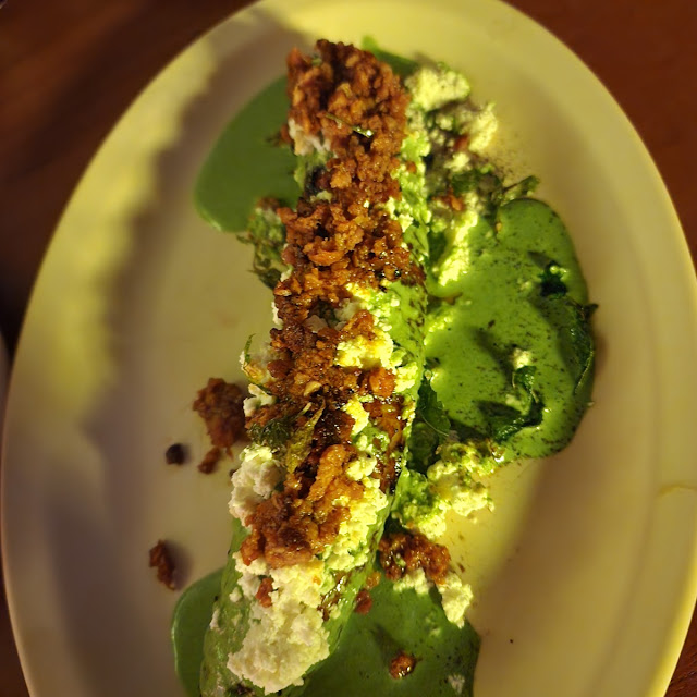Plátano Con Crema de Cilantro Y Longaniza
