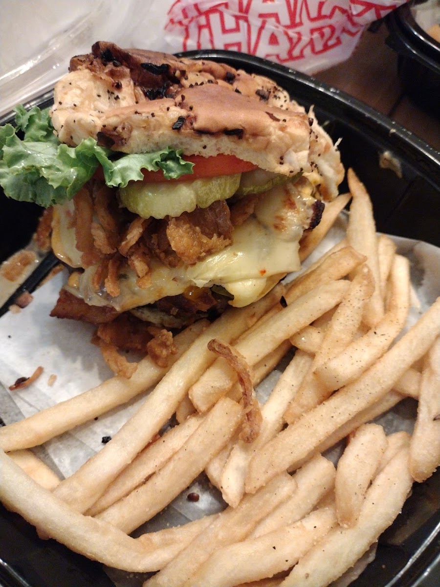Between the Buns - Photo 5