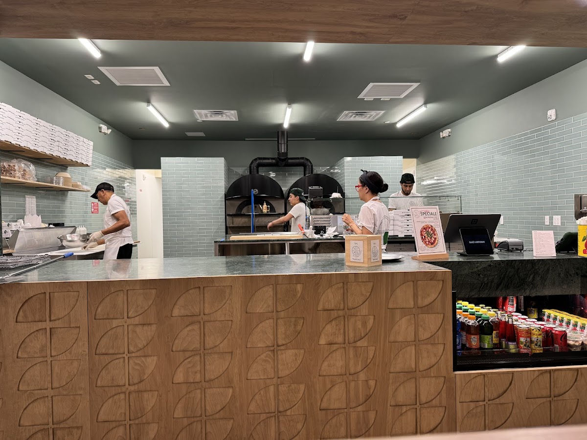 SIMO PIZZA - MIDTOWN - Photo 2