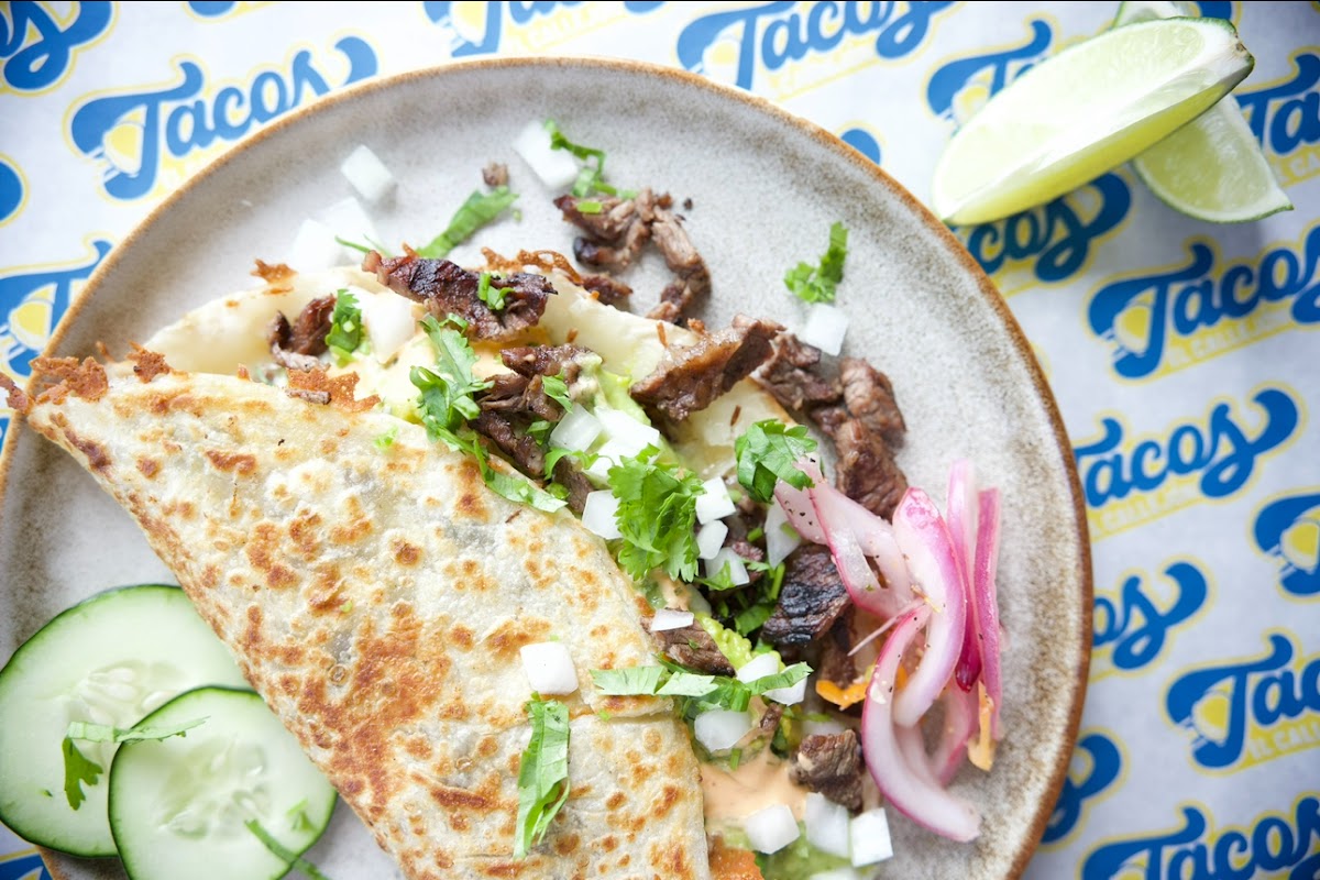 Tacos El Callejon - Photo 3