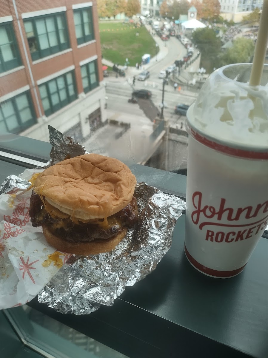 Johnny Rockets Providence - Photo 6
