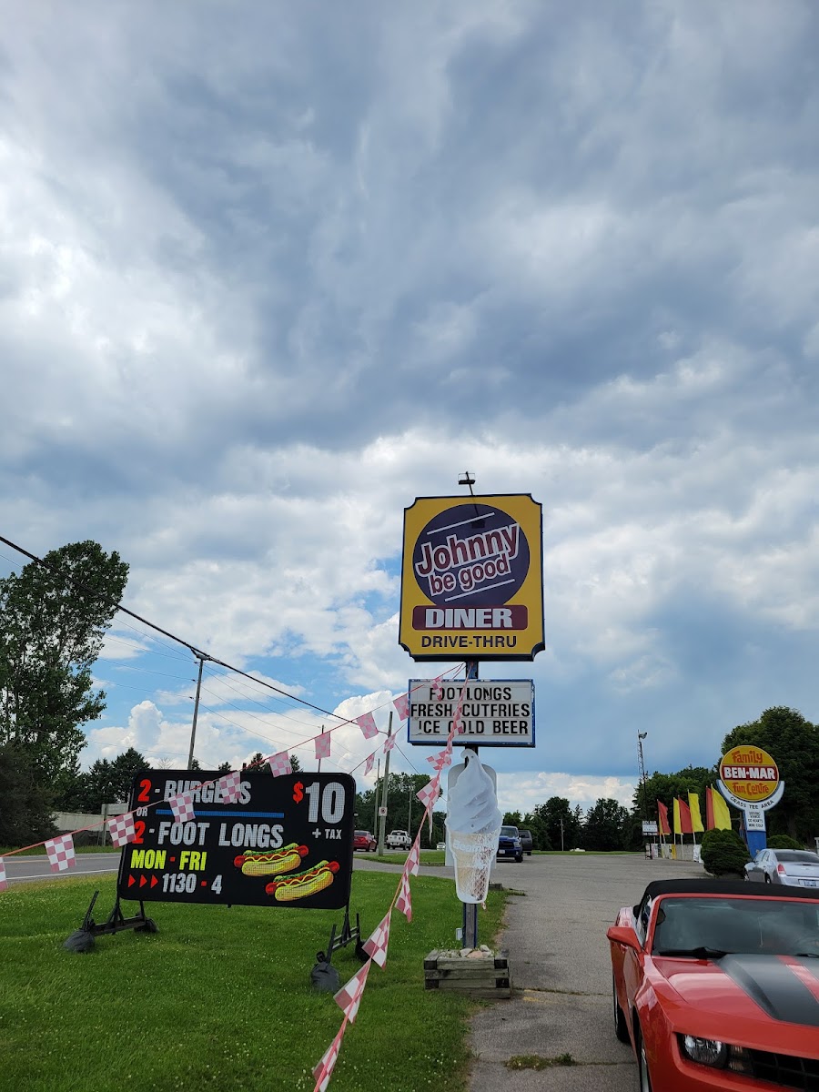 Johnny Be Good Diner - Photo 2