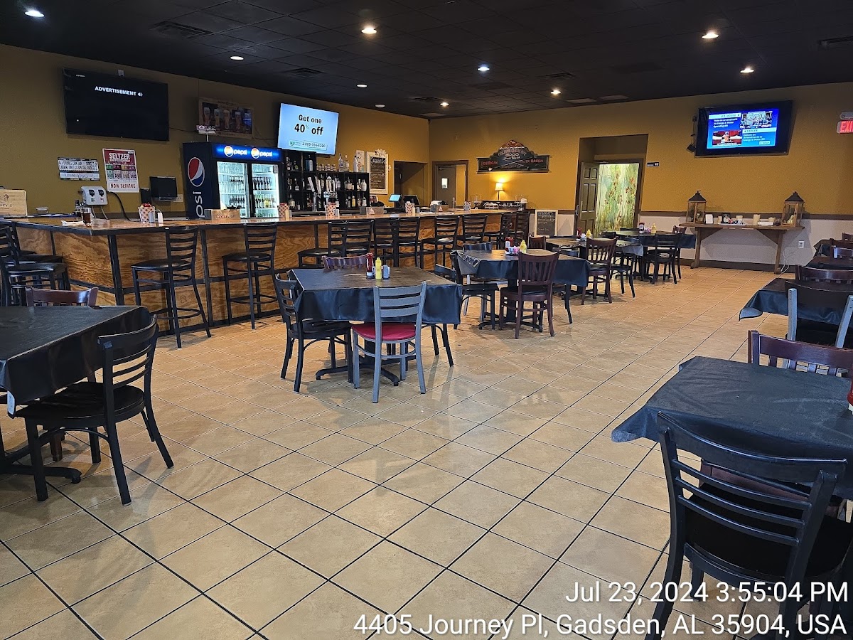 Barney's Roadhouse - Photo 3