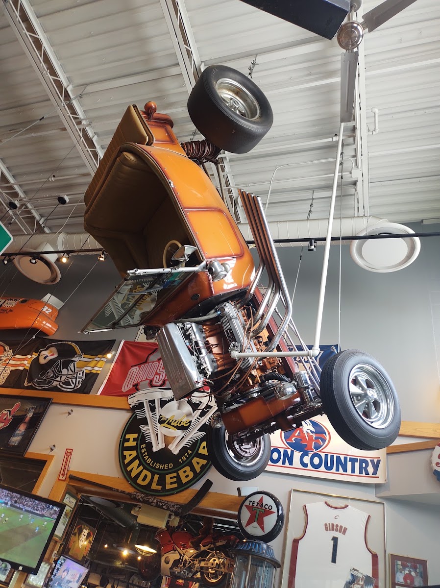 Quaker Steak & Lube Austintown - Photo 3