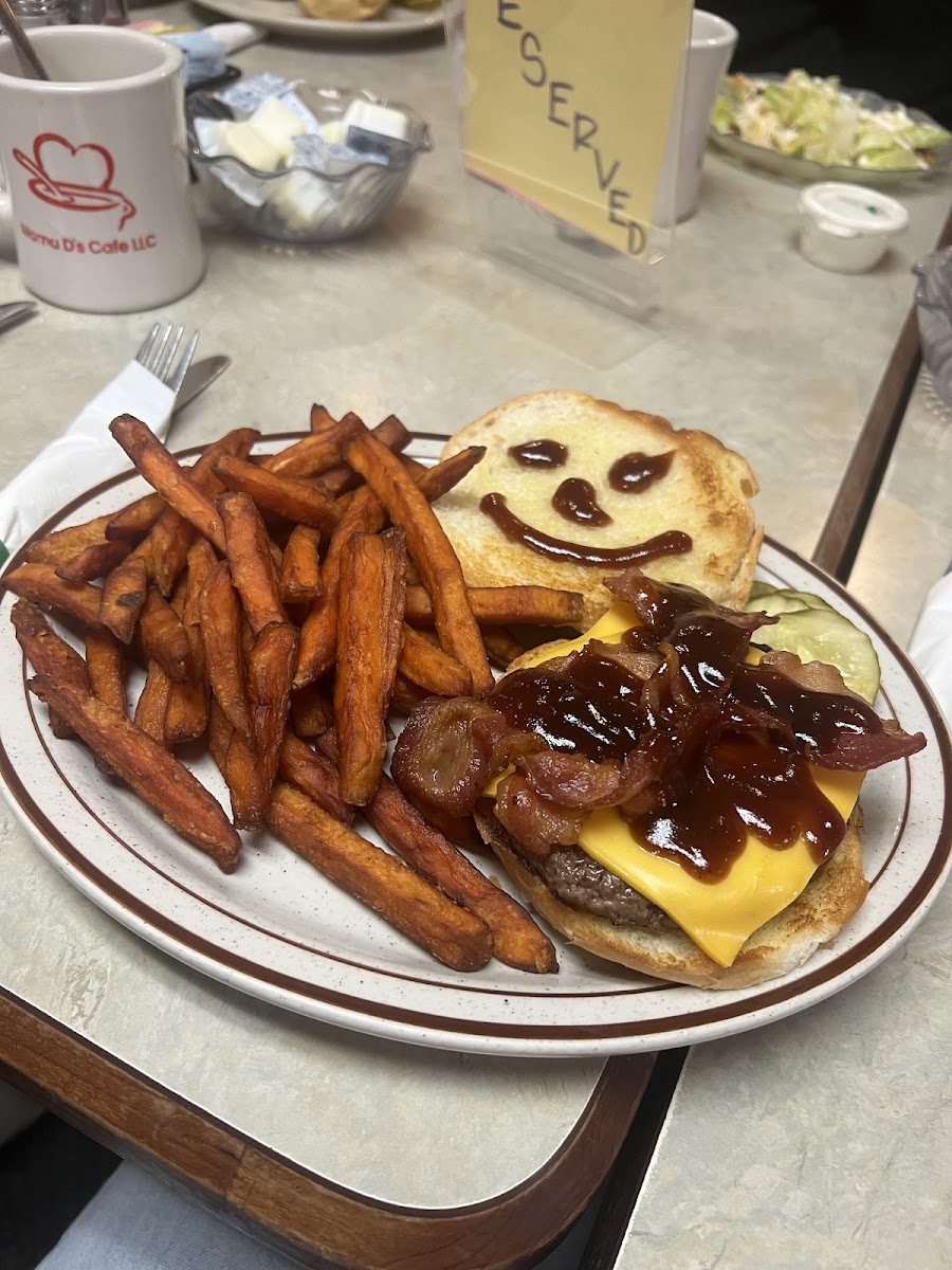 Mama D’s Cafe - Photo 4