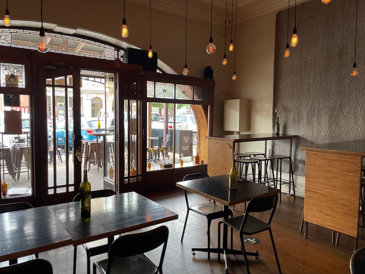 Eltons Bar Bites - Photo 4
