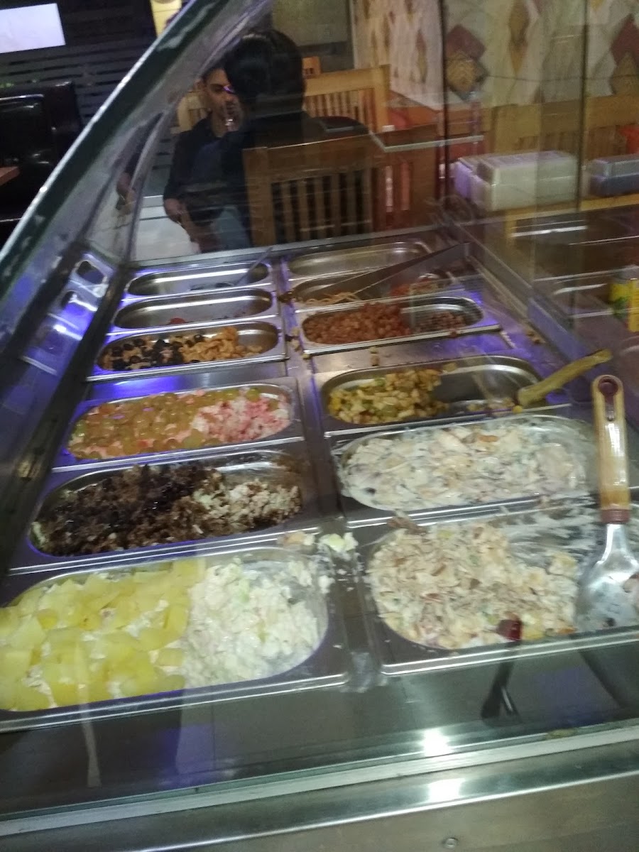 K&Q Pizza Parlour - Photo 4