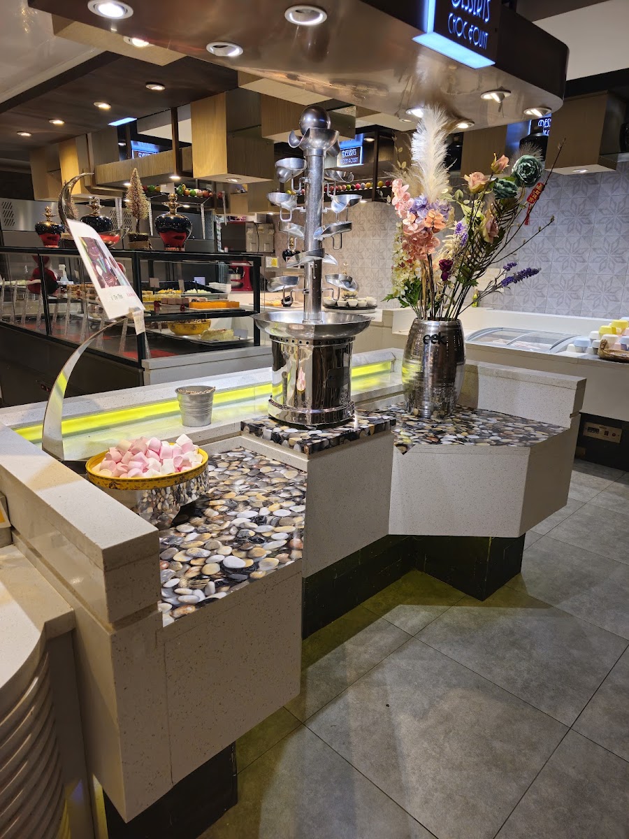 Spoon World Buffet & Bar Ipswich IP1 3EL - Photo 3