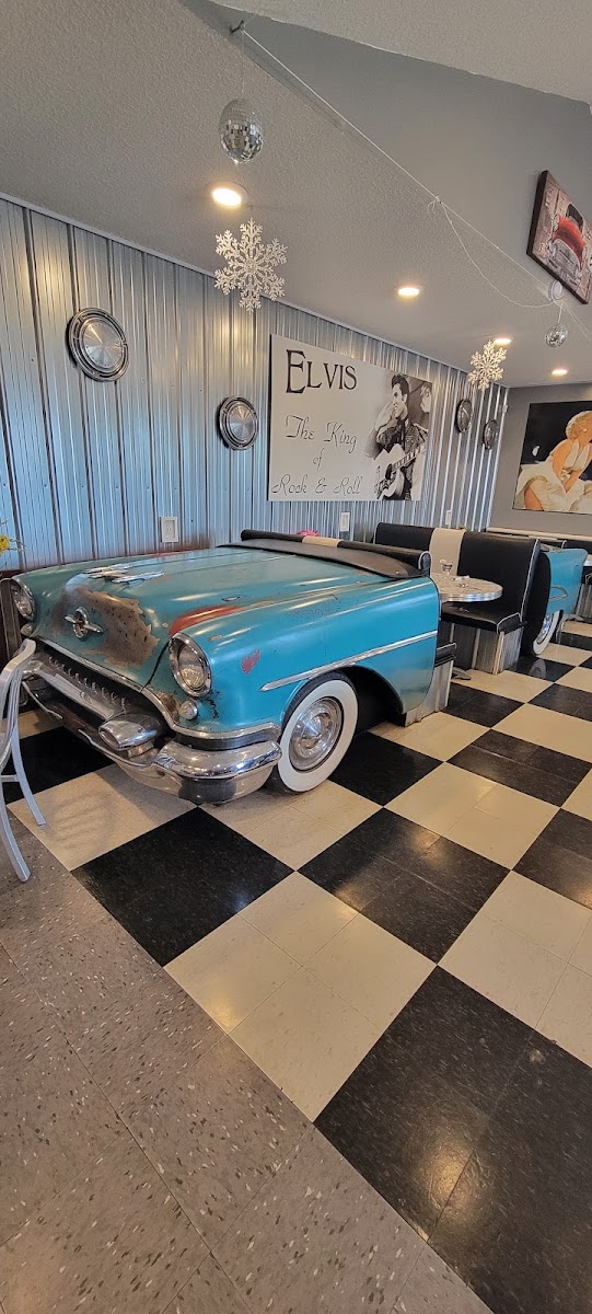 Whistle Stop Restaurant - Photo 9