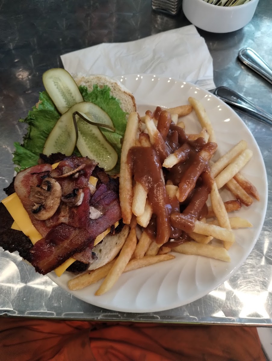 Whistle Stop Restaurant - Photo 2