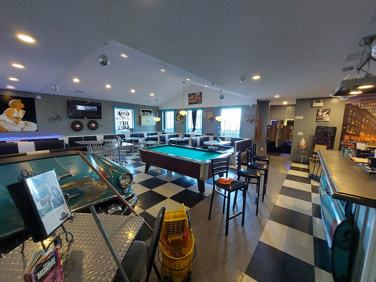 Whistle Stop Restaurant - Photo 4