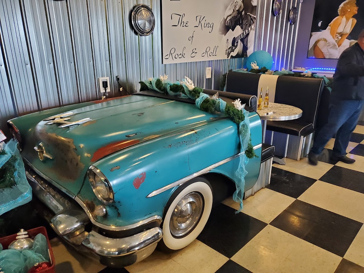 Whistle Stop Restaurant - Photo 6