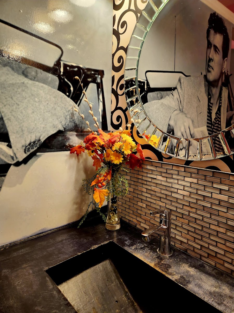 Whistle Stop Restaurant - Photo 8