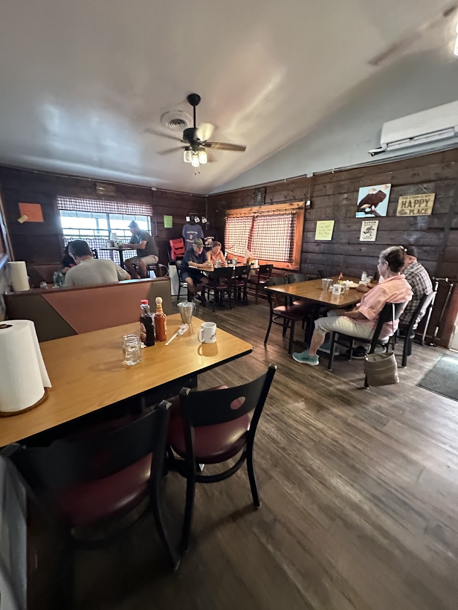 Log Cabin Cafe Kempner - Photo 2