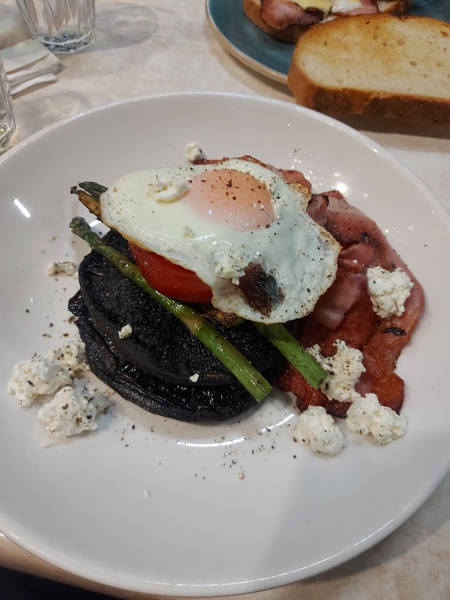 Gordon's Cafe & Bar - Photo 6