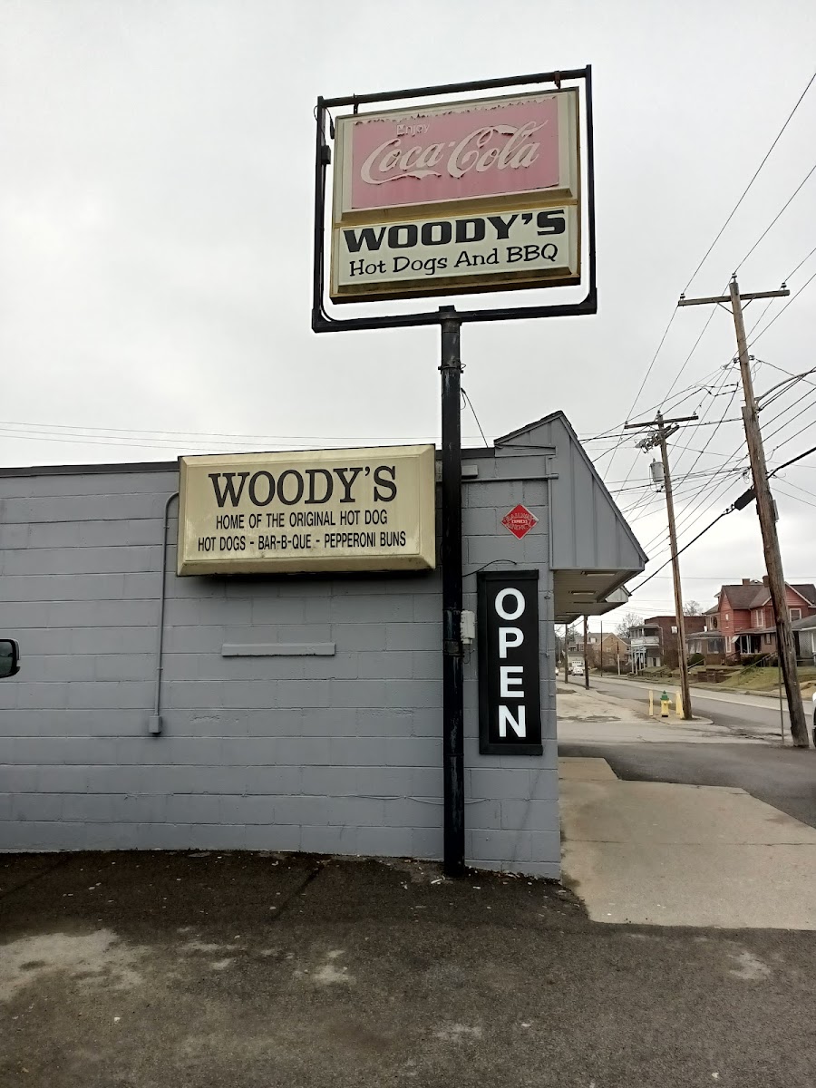 Woody's Restaurant Fairmont - Photo 2