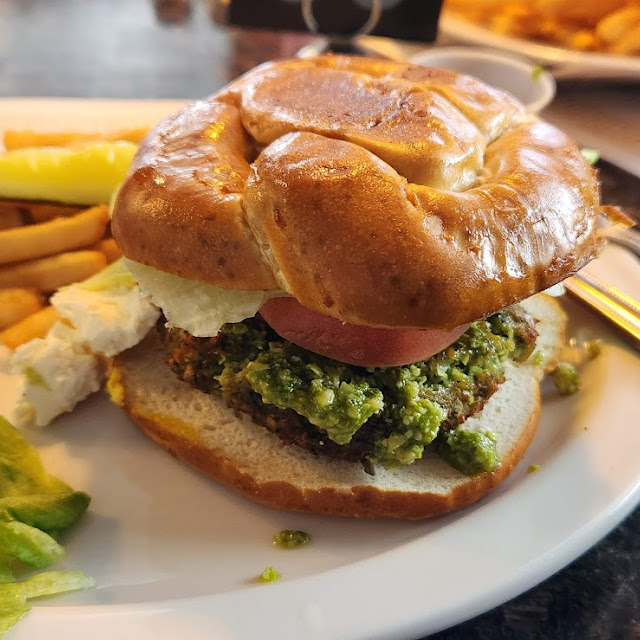 Falafel Burger