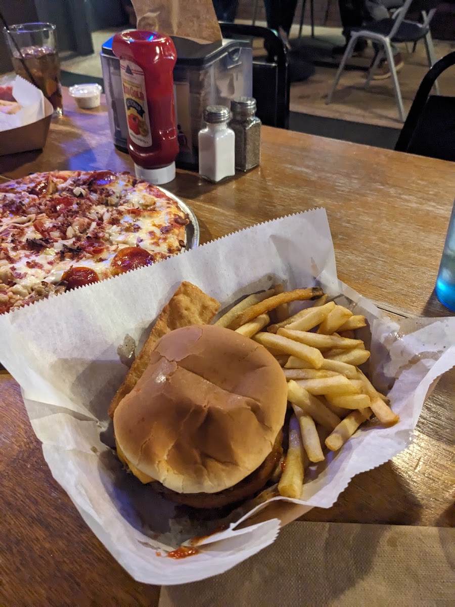 Cadet Tavern - Photo 1