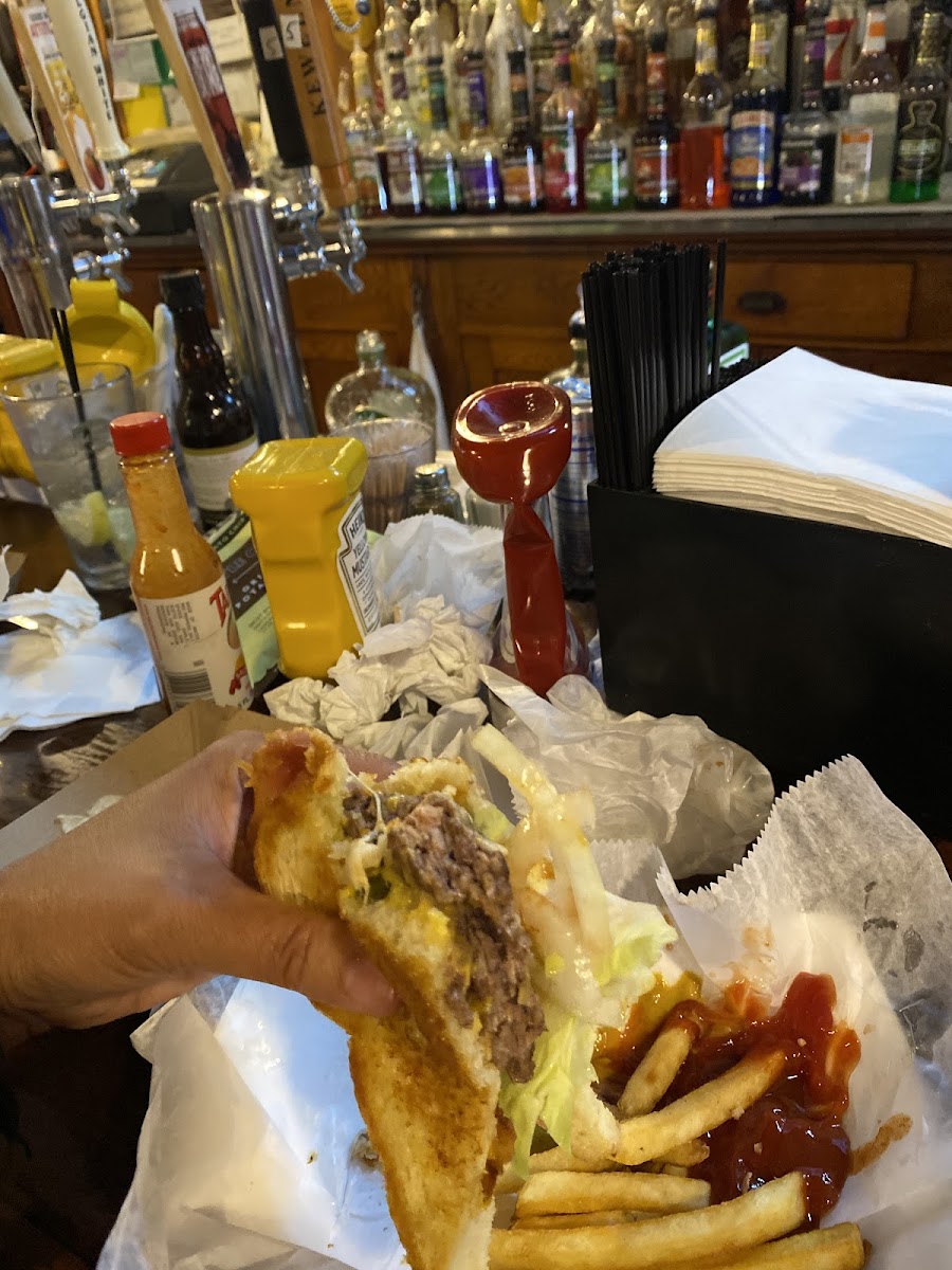 Cadet Tavern - Photo 5