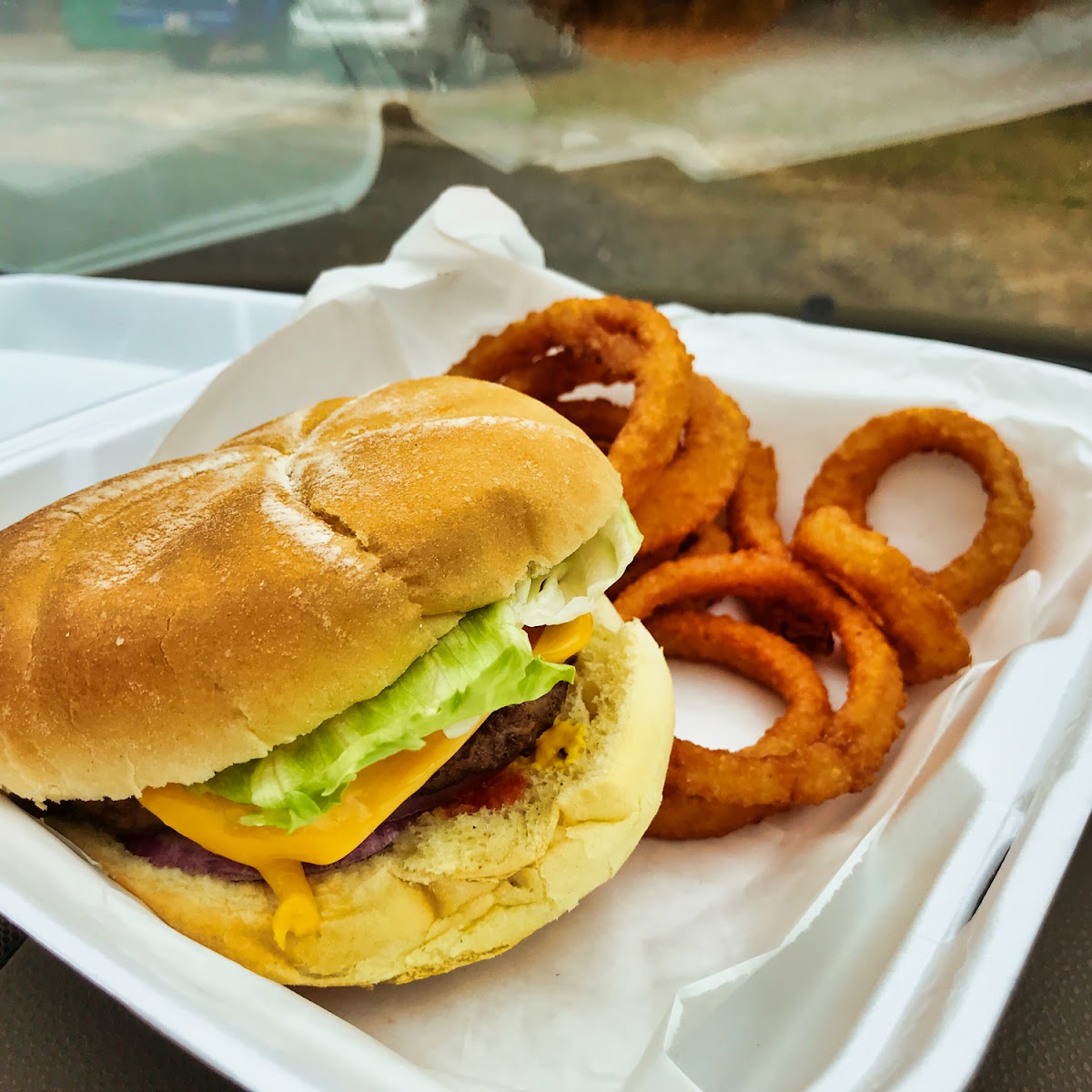 Sue's Grill - Photo 1
