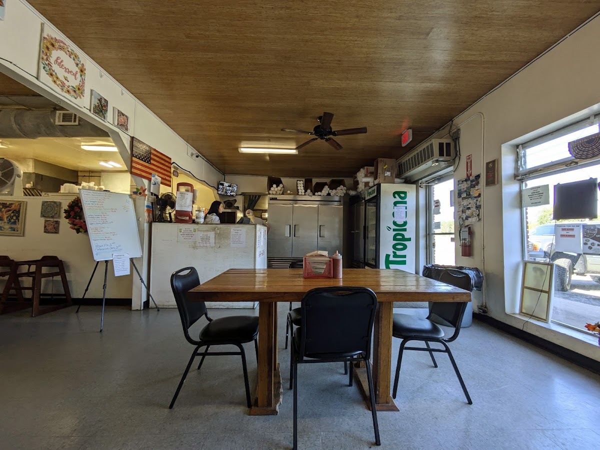 Sue's Grill - Photo 5