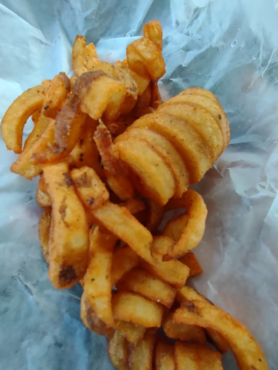 Sue's Grill - Photo 7