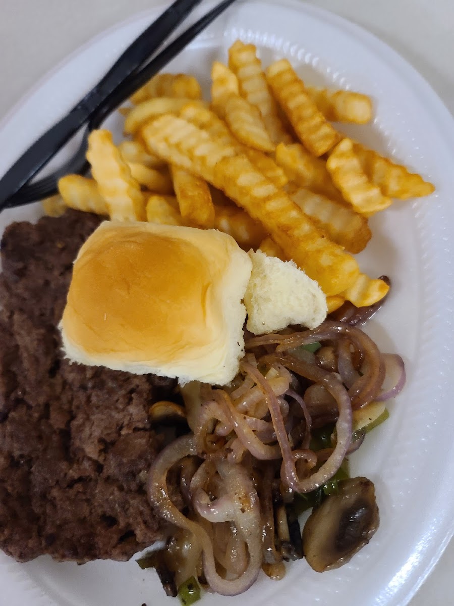 Sue's Grill - Photo 8