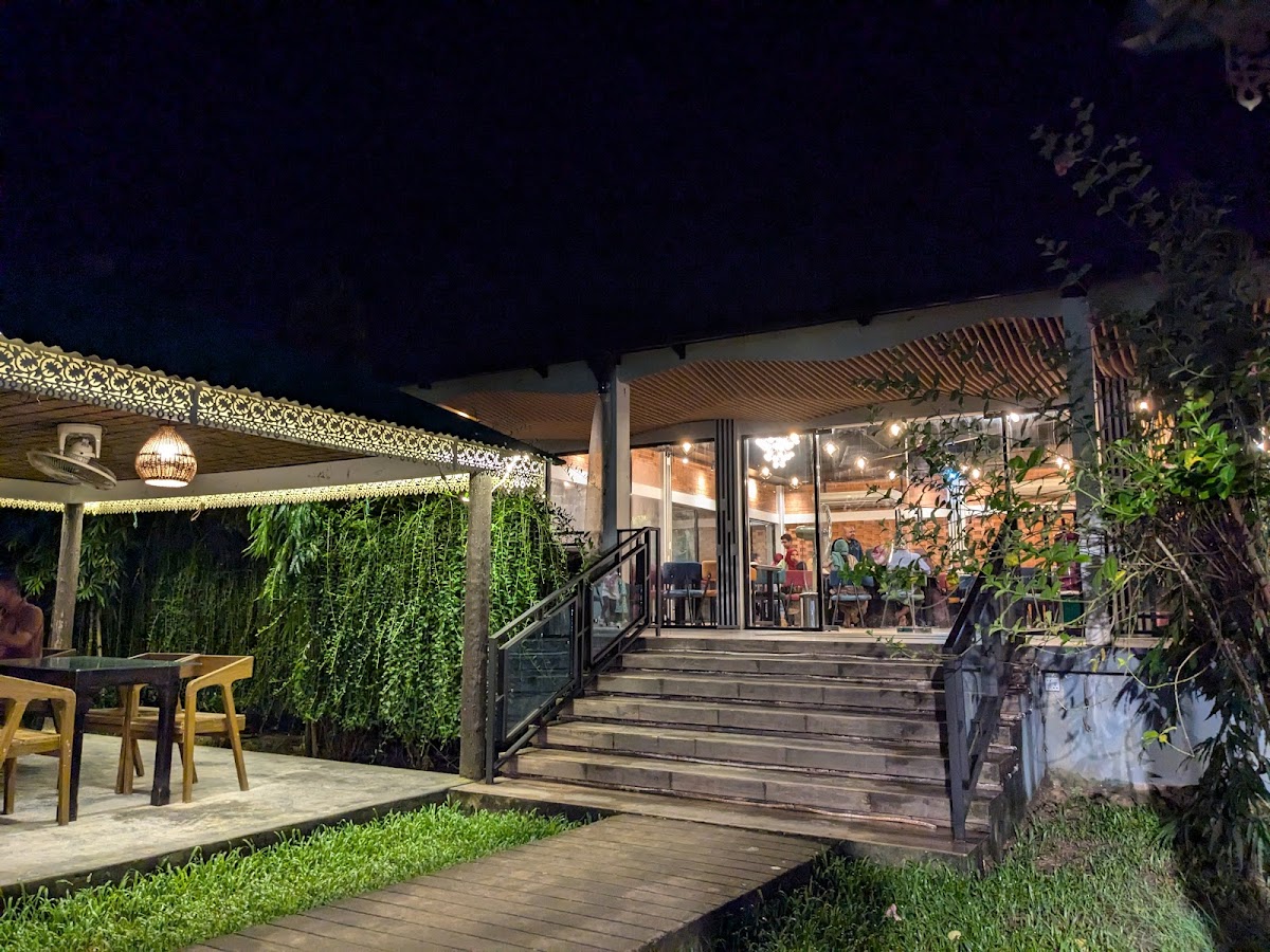 Inayah's Cafe & Restaurant - Photo 8
