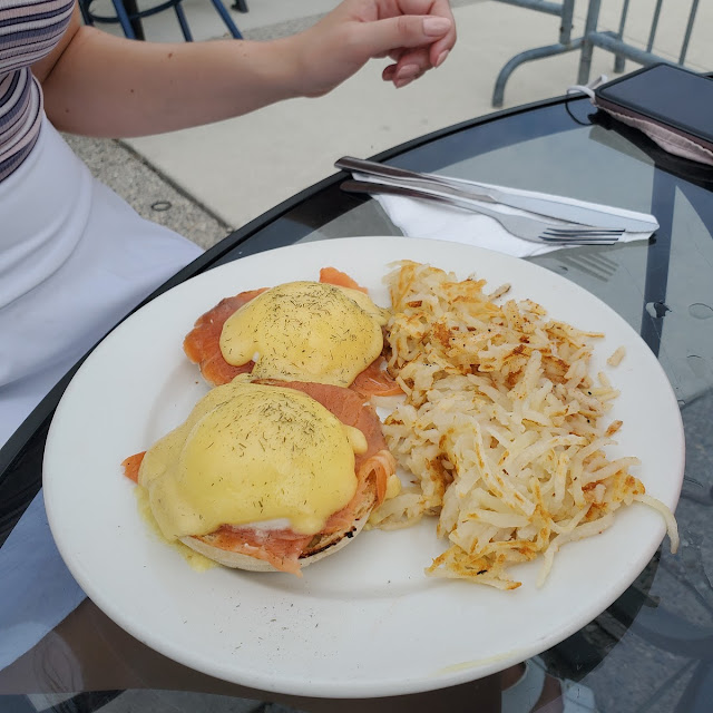 Eggs Benedict