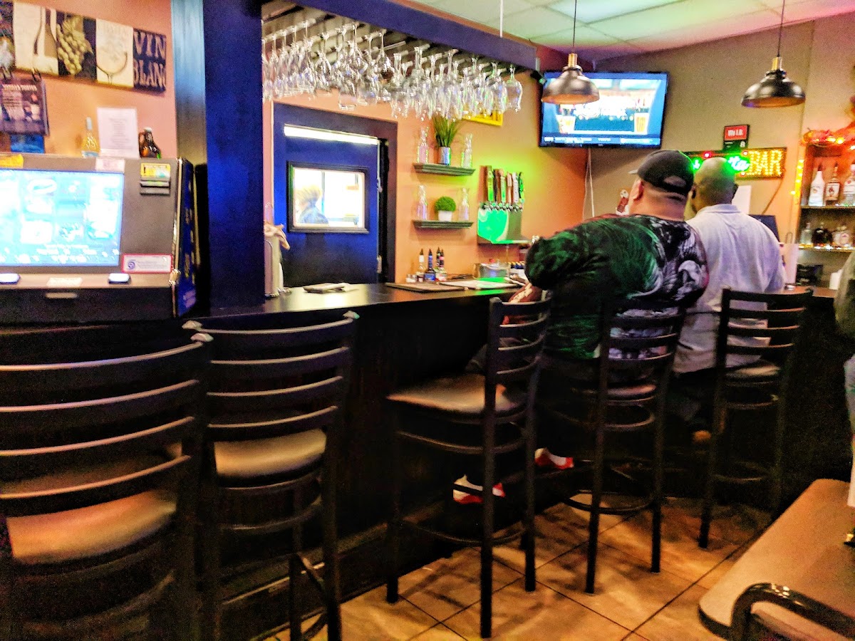 Southern Flair Pub House - Photo 2
