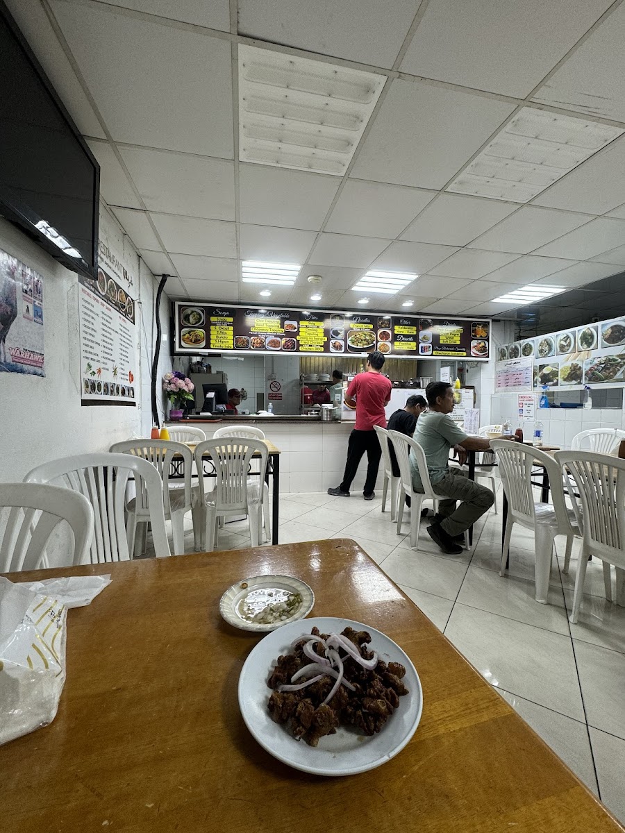 Plaza Restaurant - Photo 3