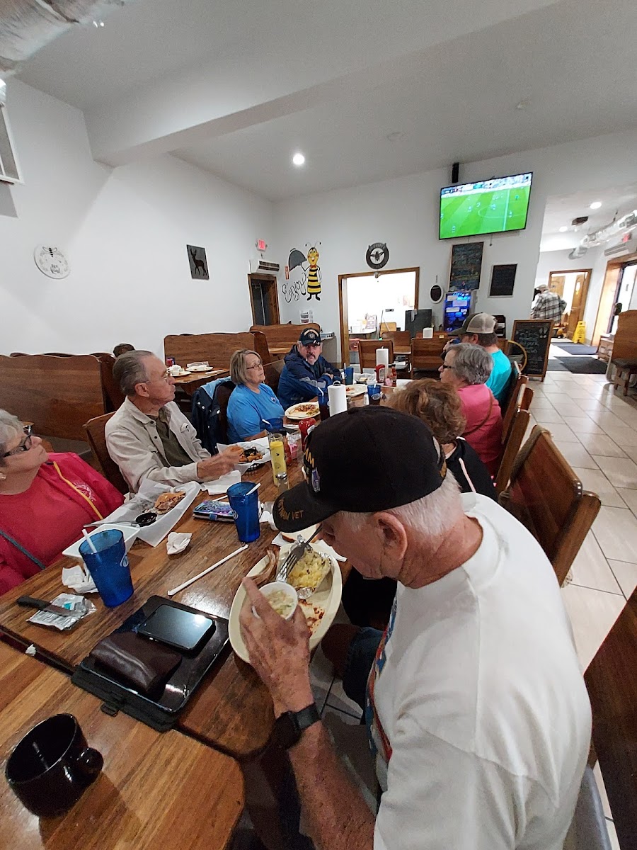Beehive Cafe - Photo 5